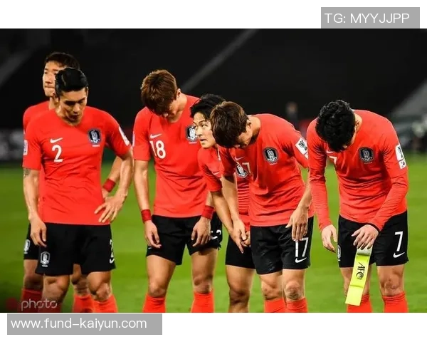 足球运动员的私密生活与职业生涯对比探讨